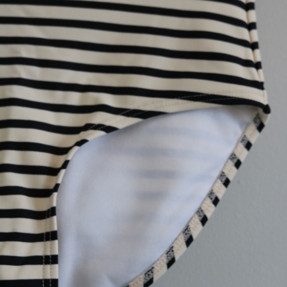 DM Tankini Set with High-Waisted Bottoms - Picture 4 of 7